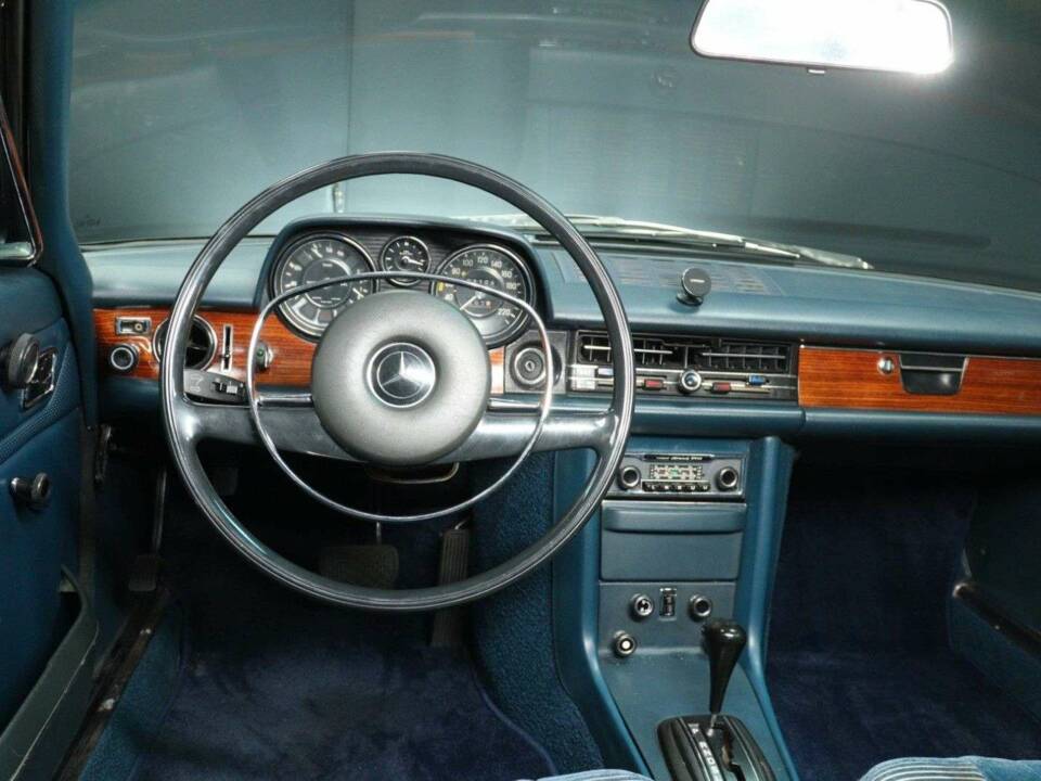 Immagine 13/30 di Mercedes-Benz 280 CE (1973)