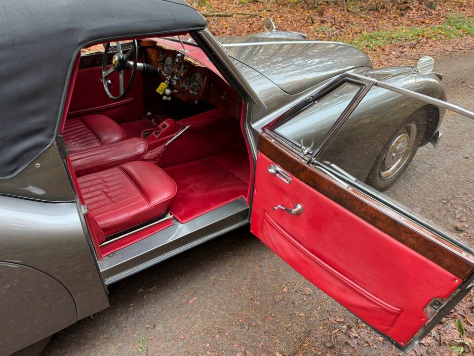 Image 16/25 de Jaguar XK 140 DHC (1956)