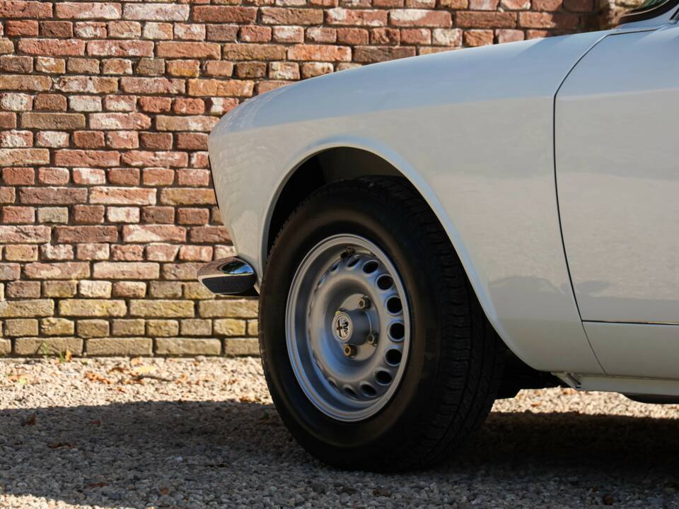 Image 36/50 of Alfa Romeo Giulia 1600 GTC (1966)