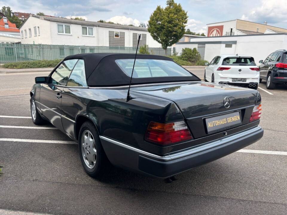 Bild 2/22 von Mercedes-Benz 300 CE-24 (1993)