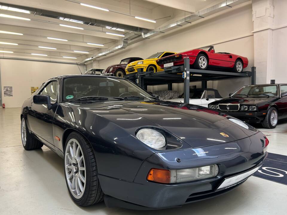 Image 4/63 of Porsche 928 GT (1989)