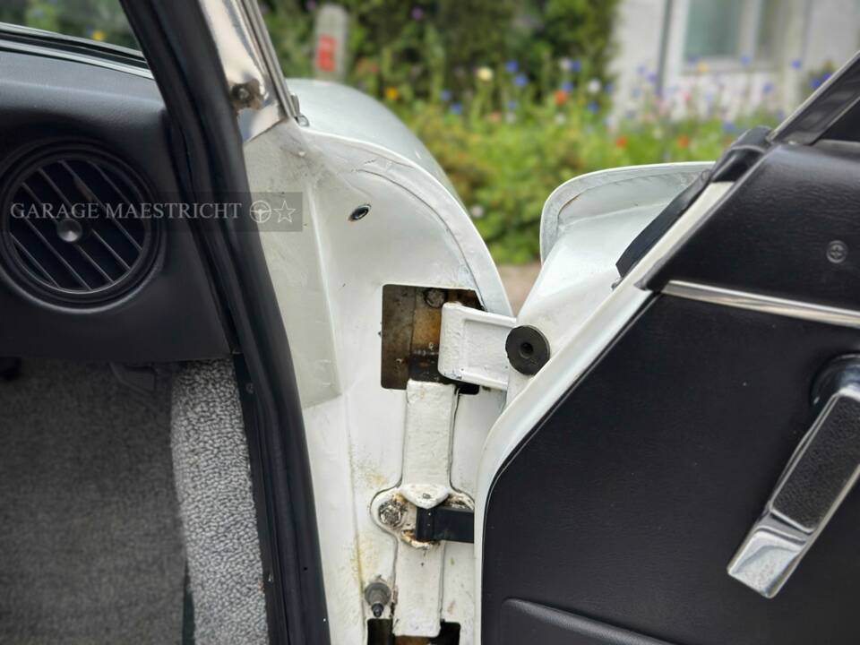 Image 18/95 of Alfa Romeo 2000 Spider Veloce (1980)