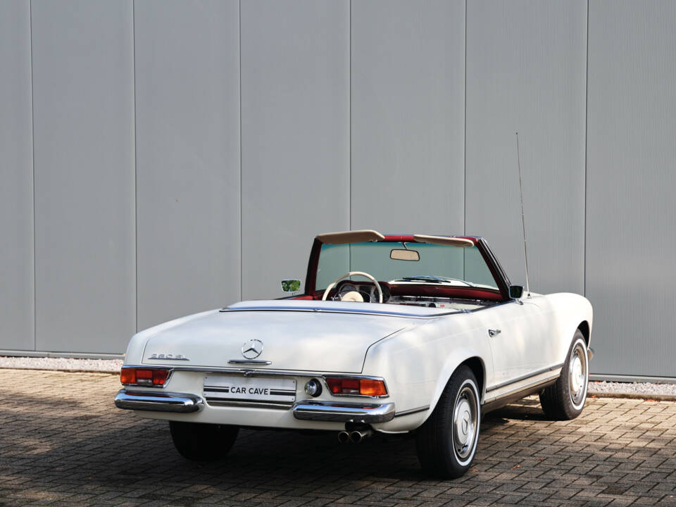 Image 31/56 de Mercedes-Benz 280 SL (1969)