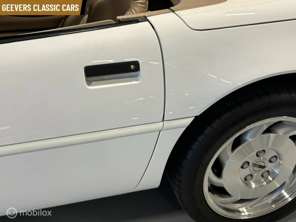 Image 19/30 of Chevrolet Corvette Convertible (1995)