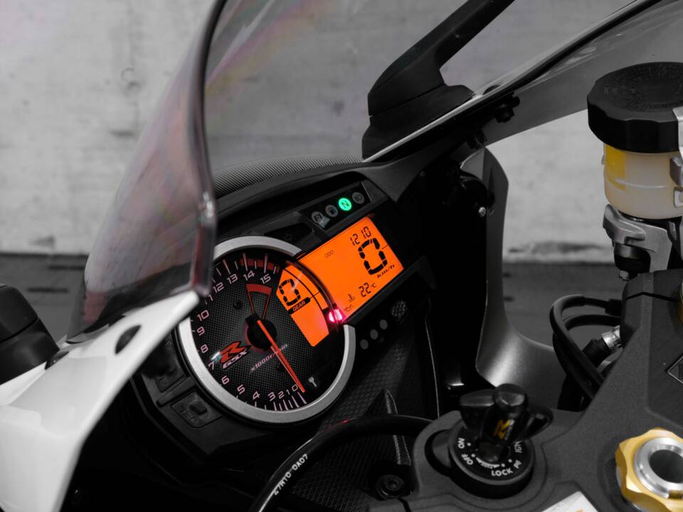Bild 9/21 von Suzuki DUMMY (2010)