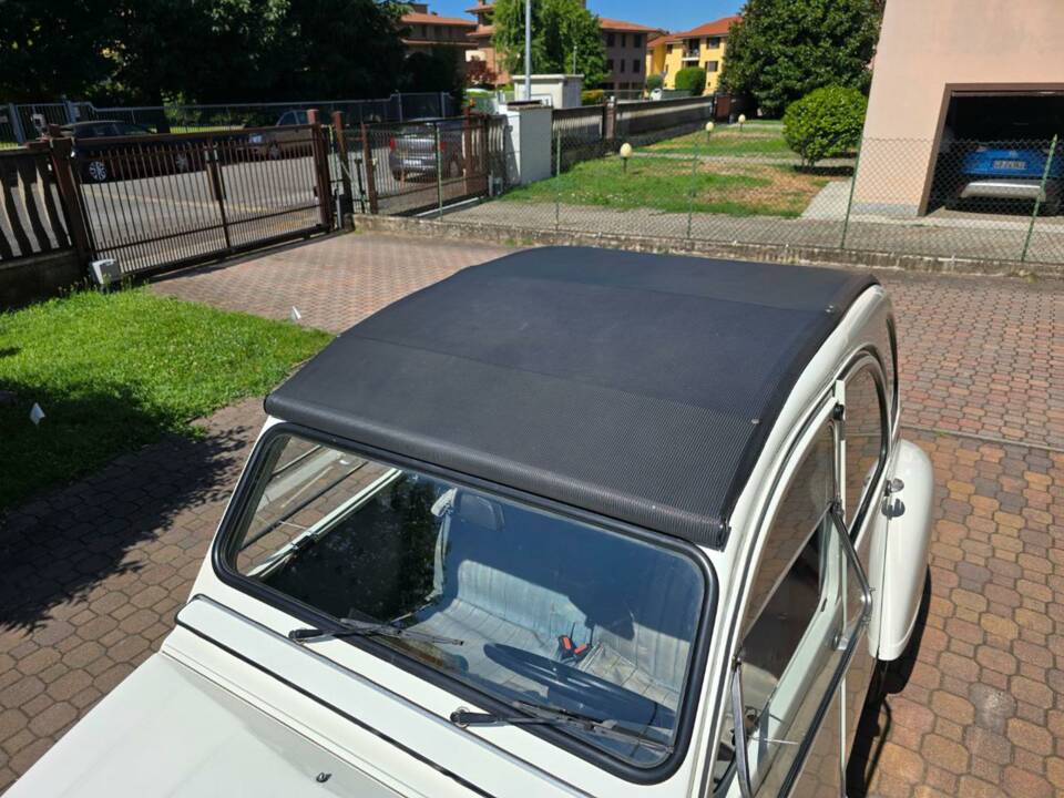 Image 18/50 of Citroën 2 CV 6 (1991)