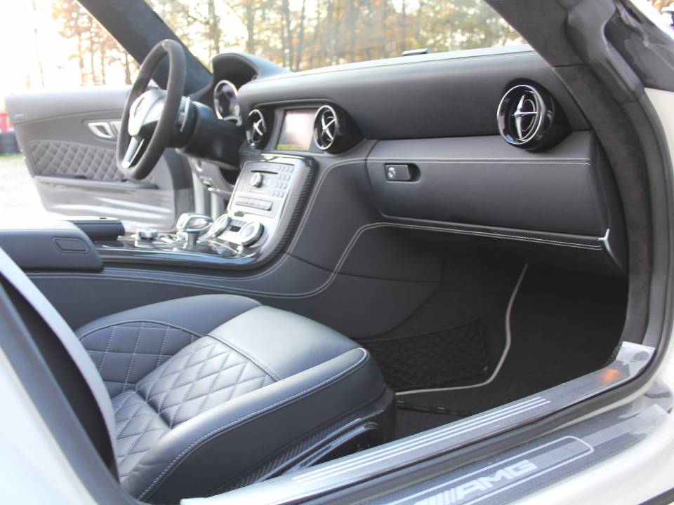 Afbeelding 18/26 van Mercedes-Benz SLS AMG GT Roadster &quot;Final Edition&quot; (2014)