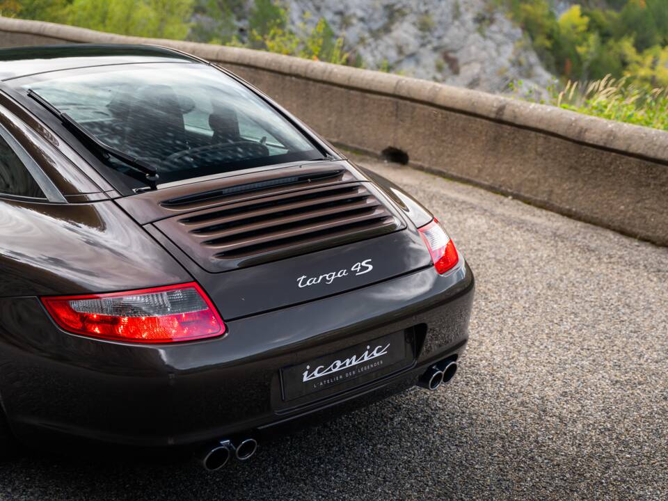 Image 10/13 of Porsche 911 Targa 4S (2008)