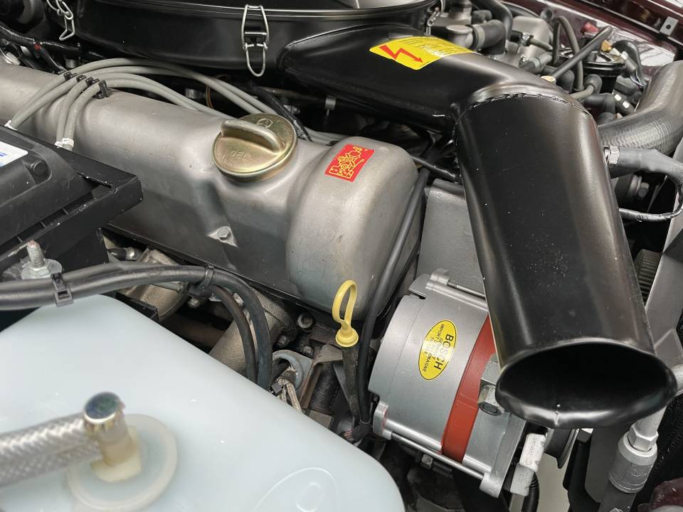 Image 28/50 of Mercedes-Benz 280 SE 4,5 (1972)