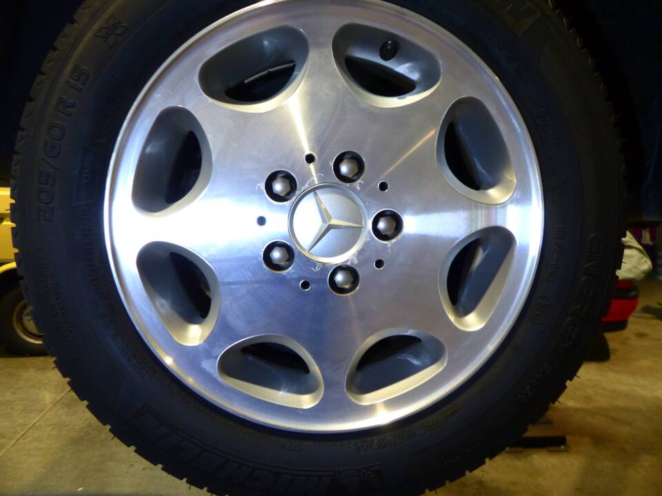 Image 67/83 de Mercedes-Benz E 220 (1996)