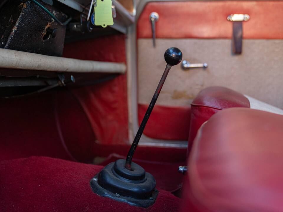 Image 34/50 of Morris Minor 1000 (1958)