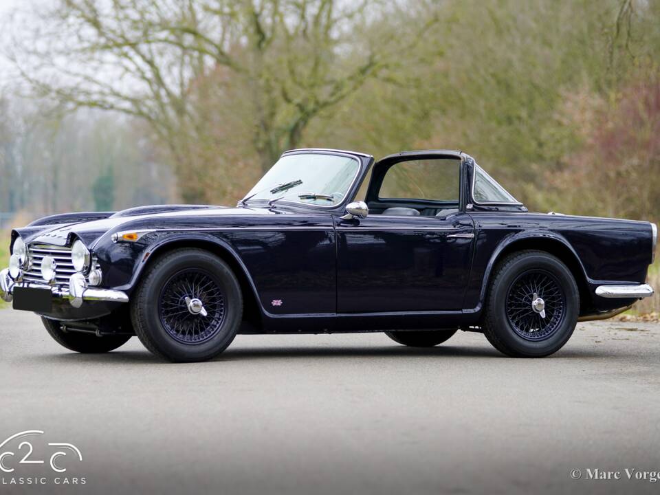 Image 22/45 of Triumph TR 4A (1966)