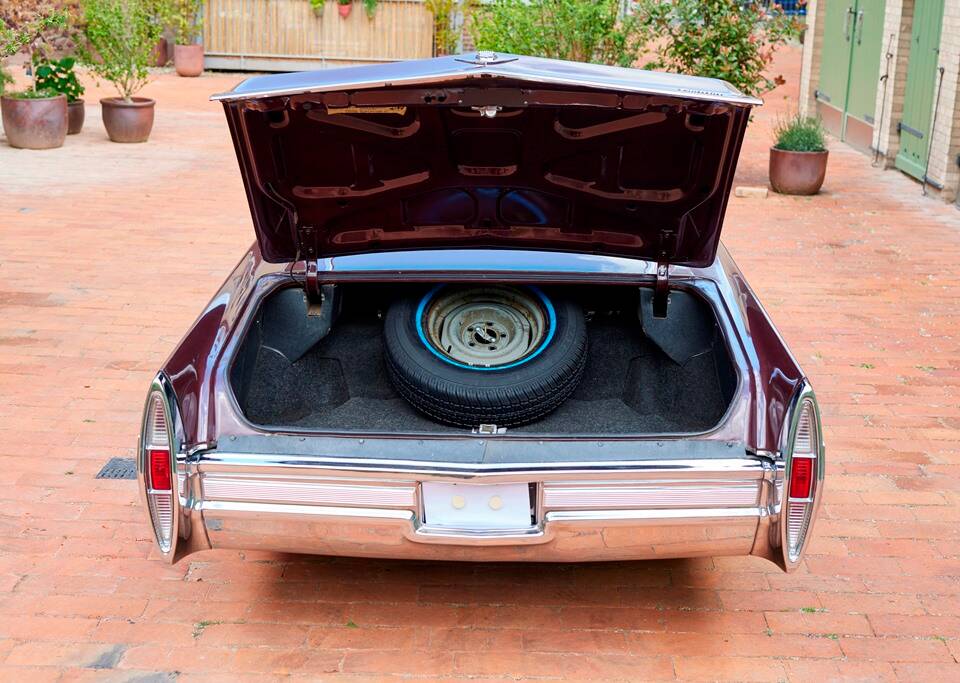 Bild 47/200 von Cadillac Coupe DeVille (1968)