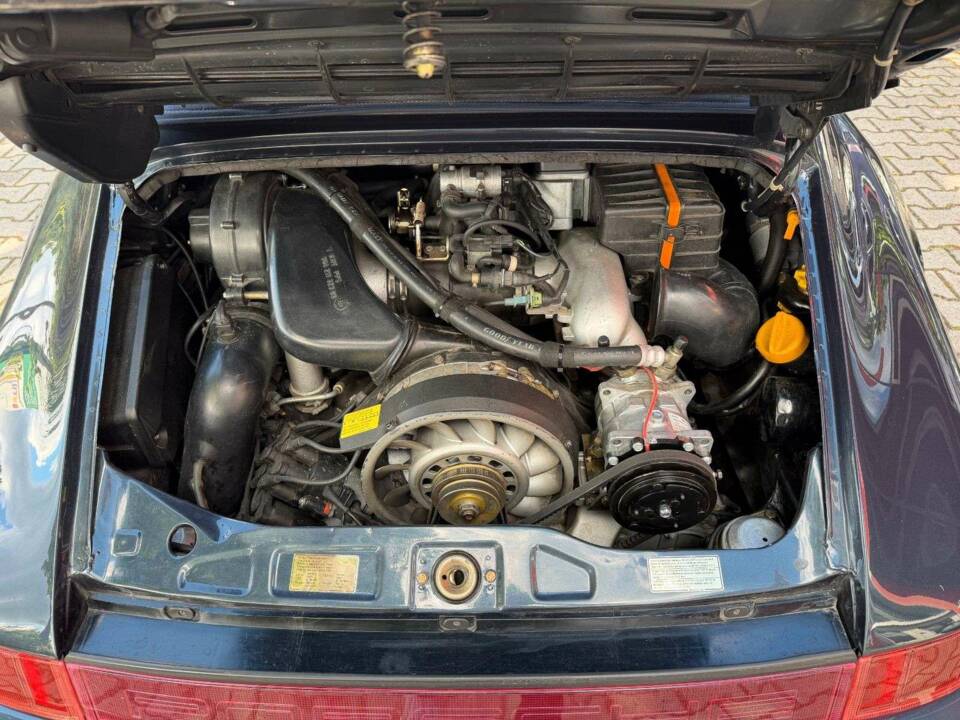 Immagine 21/40 di Porsche 911 Carrera 4 (1990)