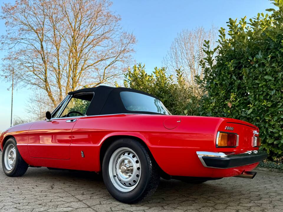 Immagine 6/54 di Alfa Romeo Spider Veloce 2000 (1977)