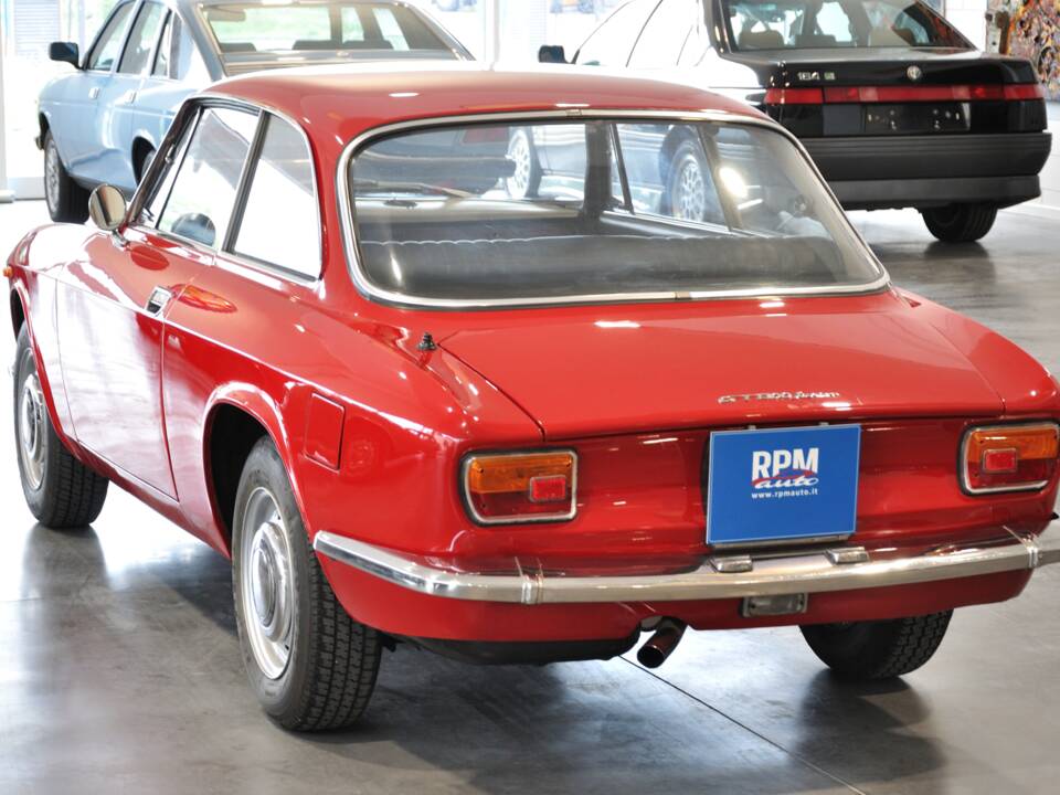 Imagen 4/43 de Alfa Romeo Giulia GT 1300 Junior (1971)