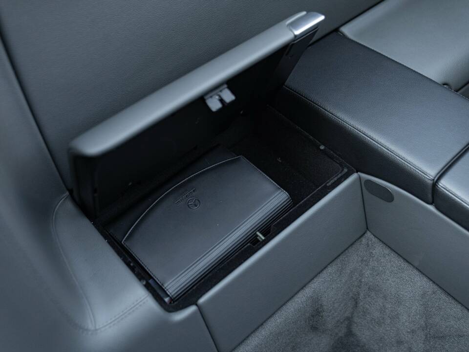 Image 46/50 of Mercedes-Benz SL 350 (2005)