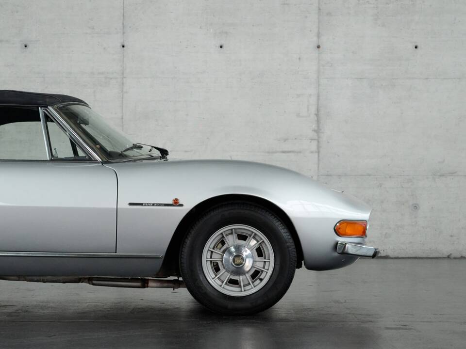 Imagen 46/50 de FIAT Dino 2400 Spider (1971)