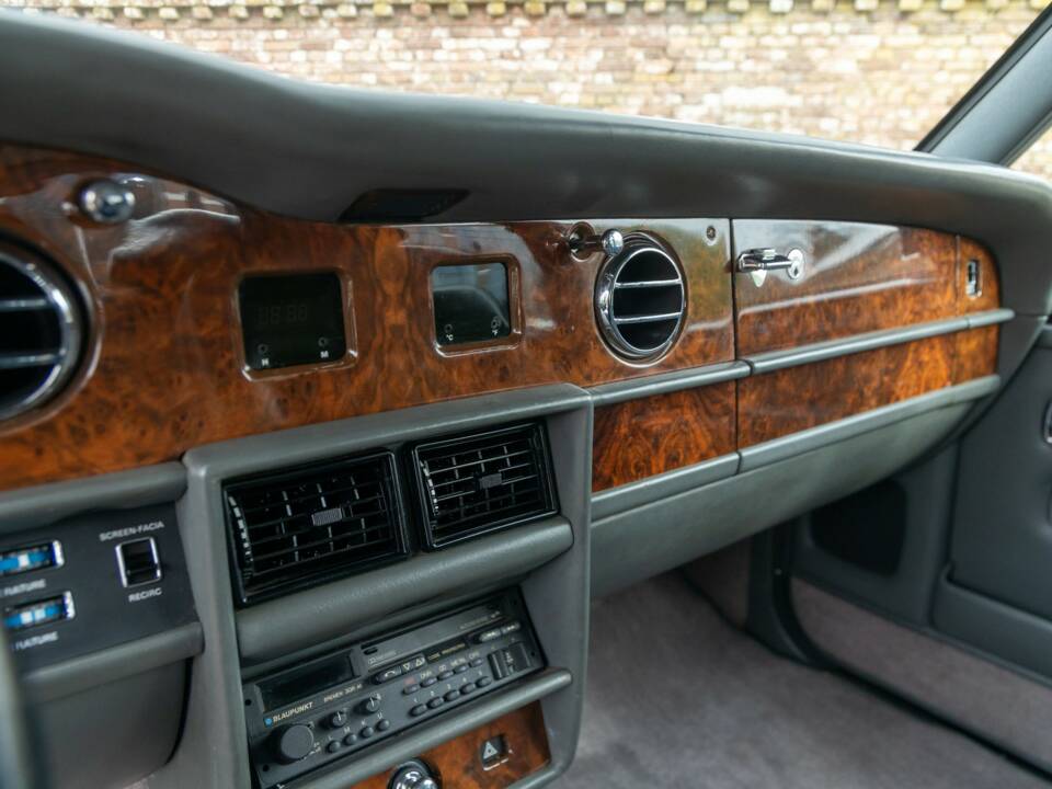 Image 43/50 of Rolls-Royce Silver Spirit (1987)