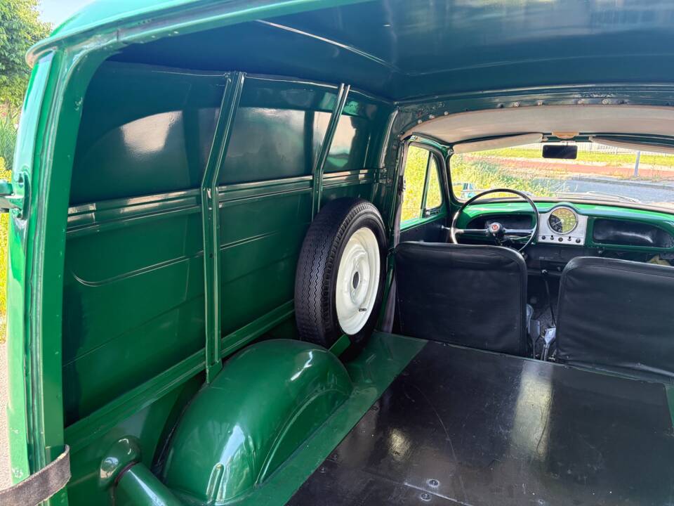 Image 12/16 of Morris Minor 1000 Traveller (1969)