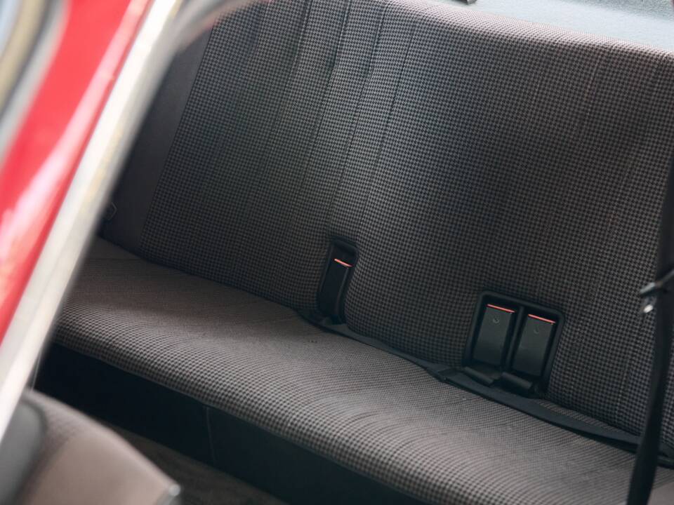 Bild 38/50 von BMW 325i (1986)