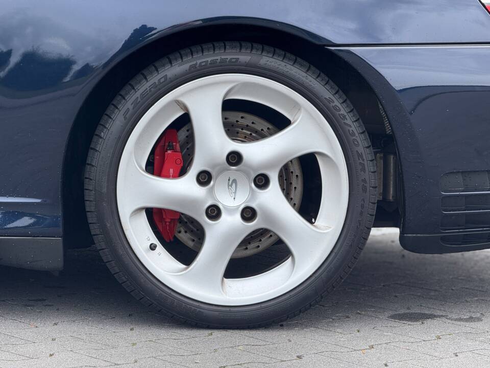 Image 15/42 de Porsche 911 Carrera 4S (2003)