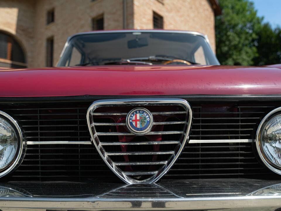 Image 14/50 of Alfa Romeo Giulia Nuova Super 1300 (1974)