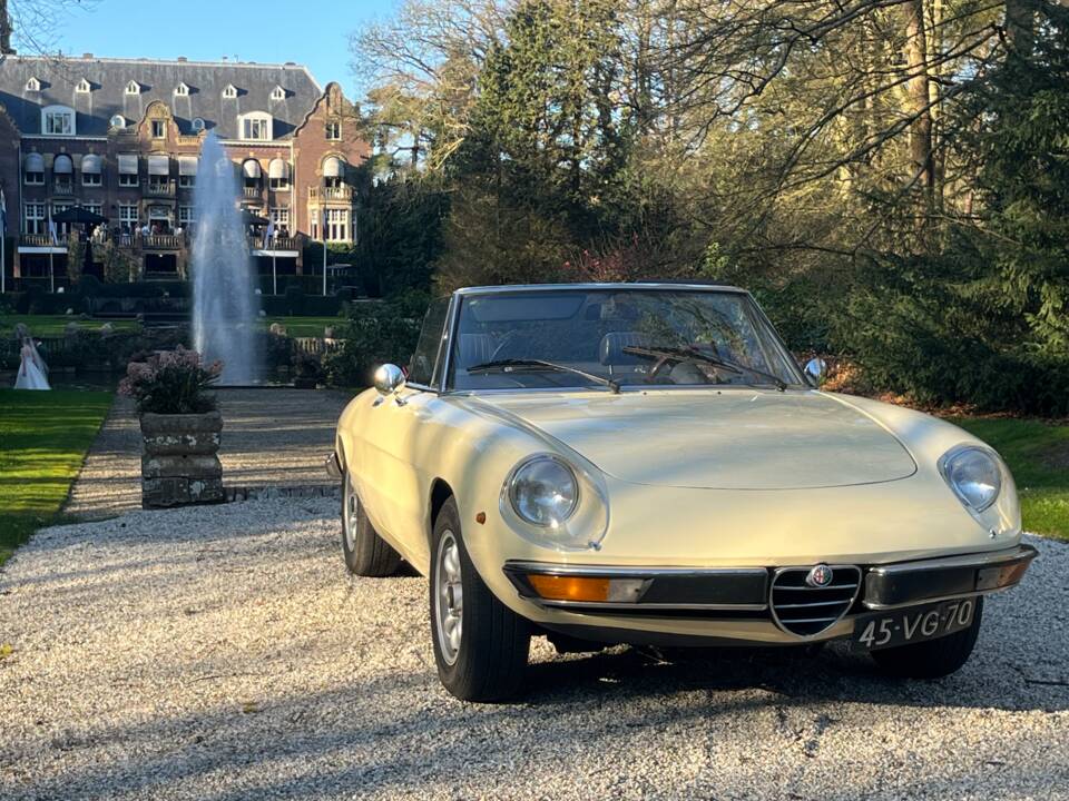 Afbeelding 2/12 van Alfa Romeo 2000 Spider Veloce (1978)