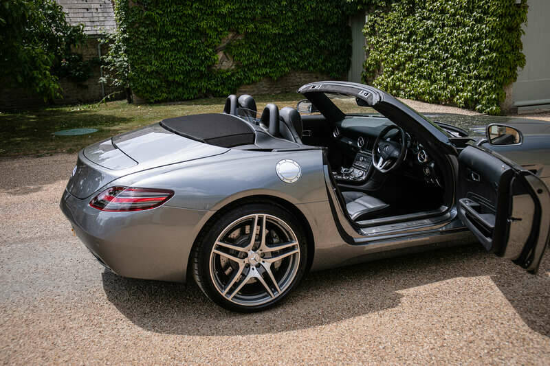 Image 18/50 of Mercedes-Benz SLS AMG Roadster (2014)