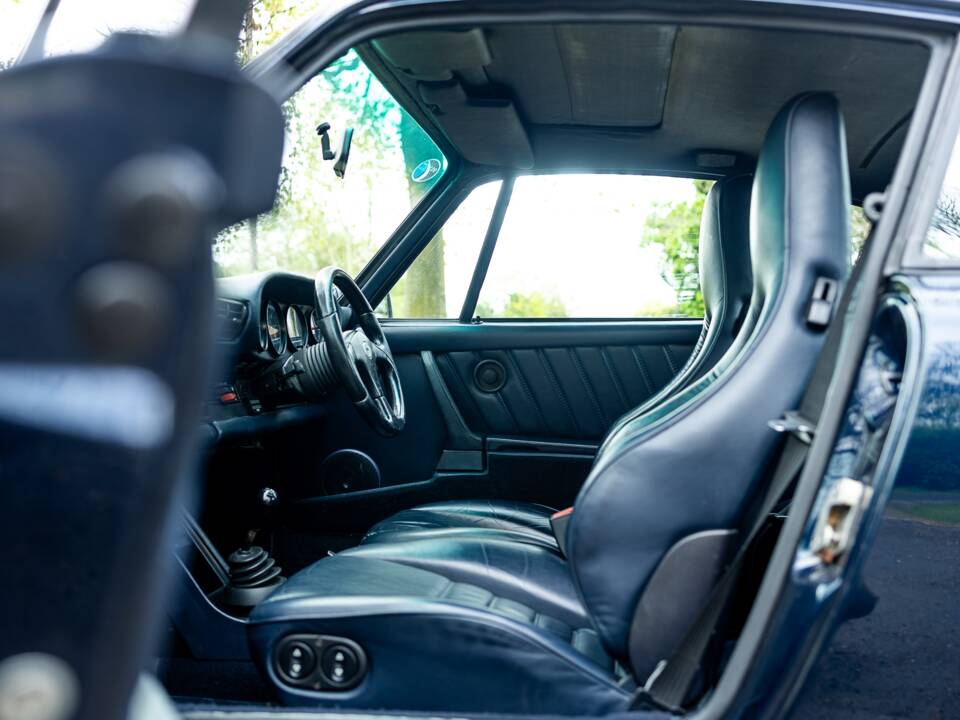 Image 22/50 of Porsche 911 Carrera 3.2 (1985)