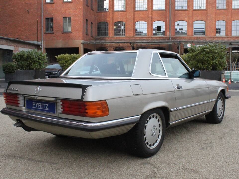Image 25/29 of Mercedes-Benz 500 SL (1986)