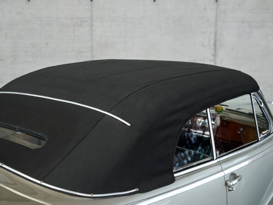 Immagine 45/50 di BMW 502 Baur (1955)