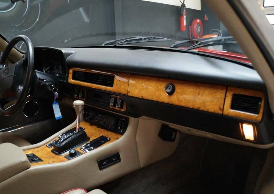 Image 43/48 of Jaguar XJS 5.3 V12 (1991)