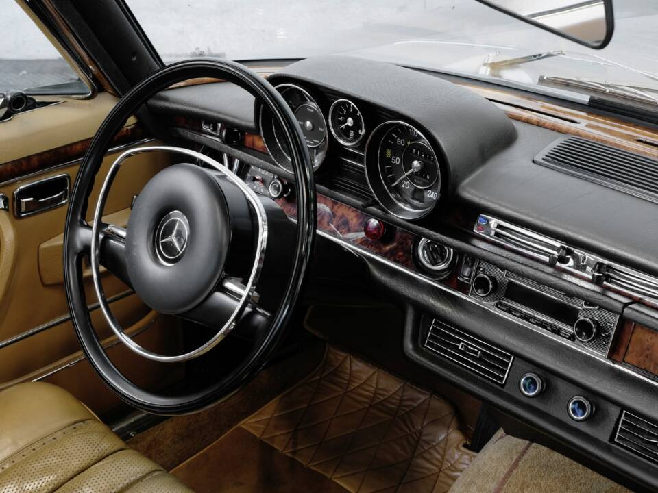 Immagine 35/50 di Mercedes-Benz 300 SEL 6.3 (1968)