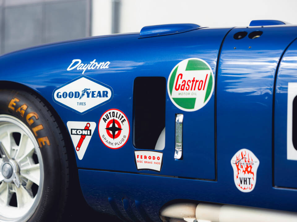Imagen 5/15 de Shelby Daytona Cobra Coupe (1964)