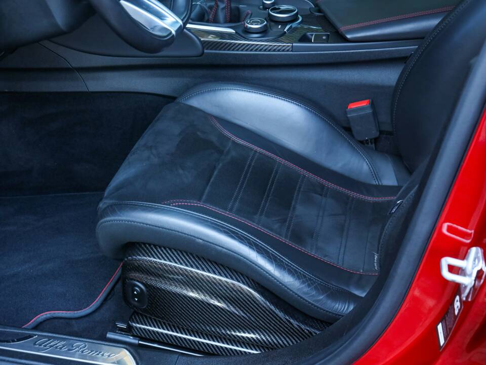 Bild 14/50 von Alfa Romeo Giulia Quadrifoglio (2017)