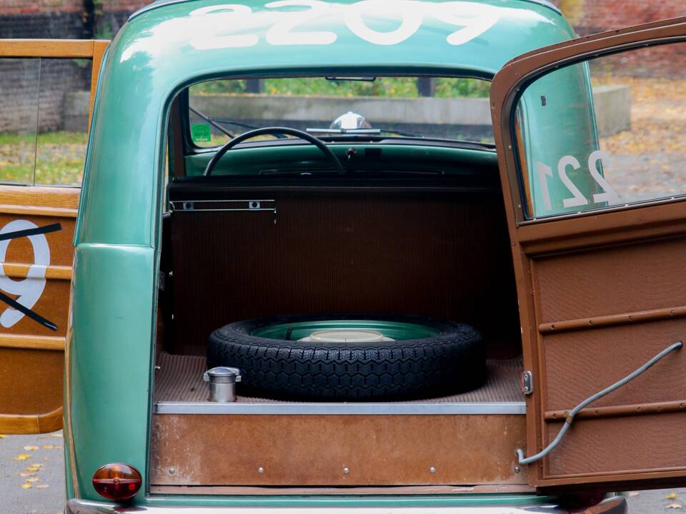 Image 22/51 de FIAT 500 C Giardiniera (1951)