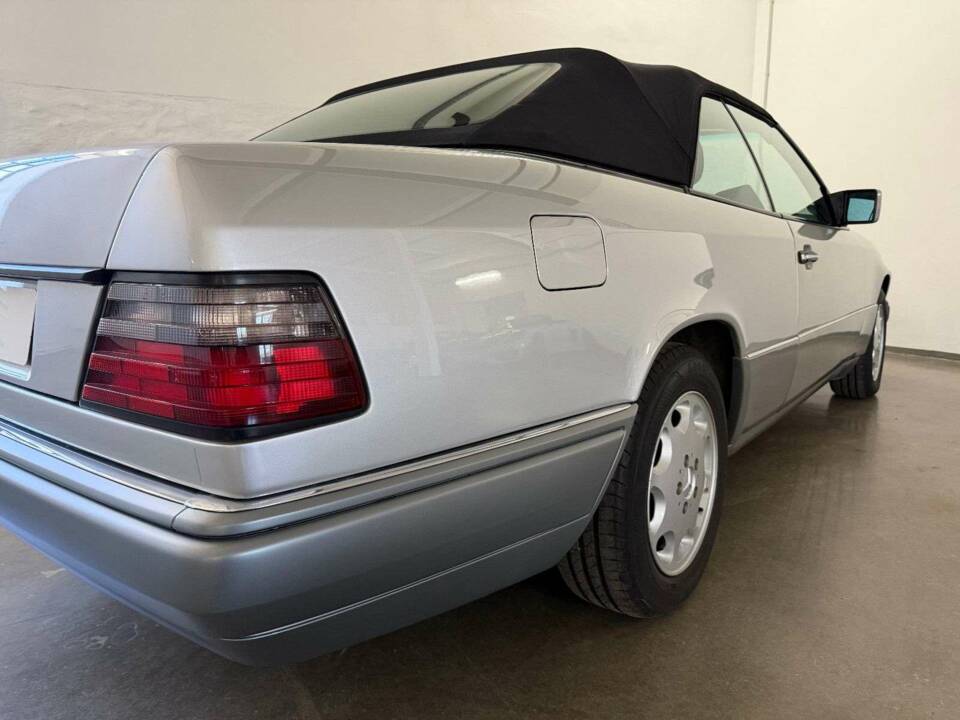 Imagen 15/27 de Mercedes-Benz E 200 (1995)