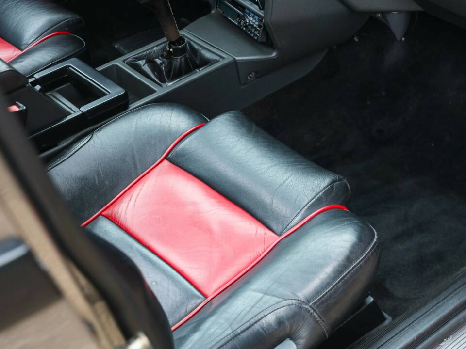 Afbeelding 39/50 van Alfa Romeo 75 3.0 V6 QV (1988)