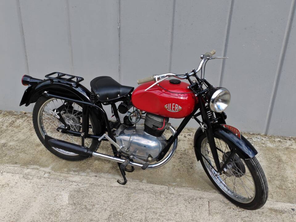 Immagine 2/14 di Gilera 150 Sport (1953)