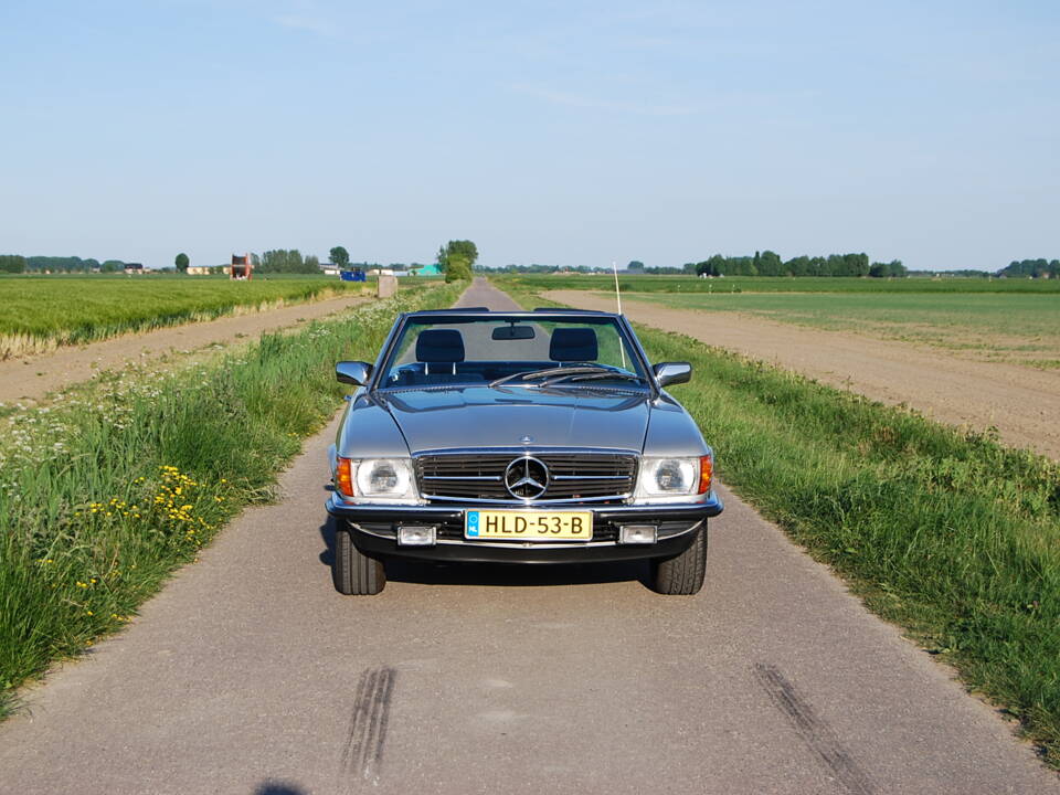 Image 28/87 of Mercedes-Benz 280 SL (1982)