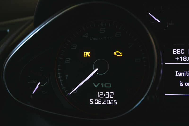 Image 10/38 of Audi R8 V10 (2010)