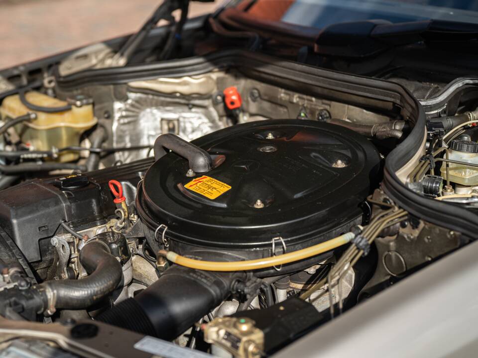 Immagine 9/73 di Mercedes-Benz 300 CE (1991)
