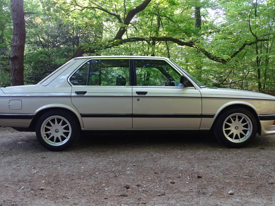 Image 5/41 of BMW 528i (1986)