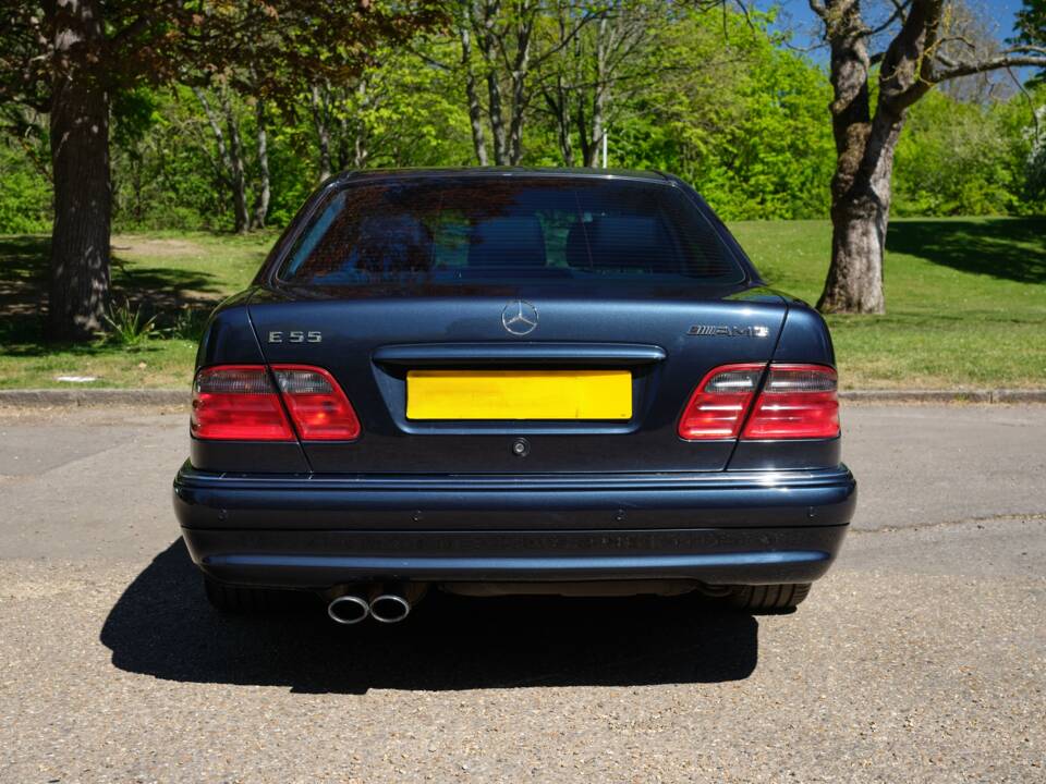 Immagine 25/50 di Mercedes-Benz E 55 AMG (1999)