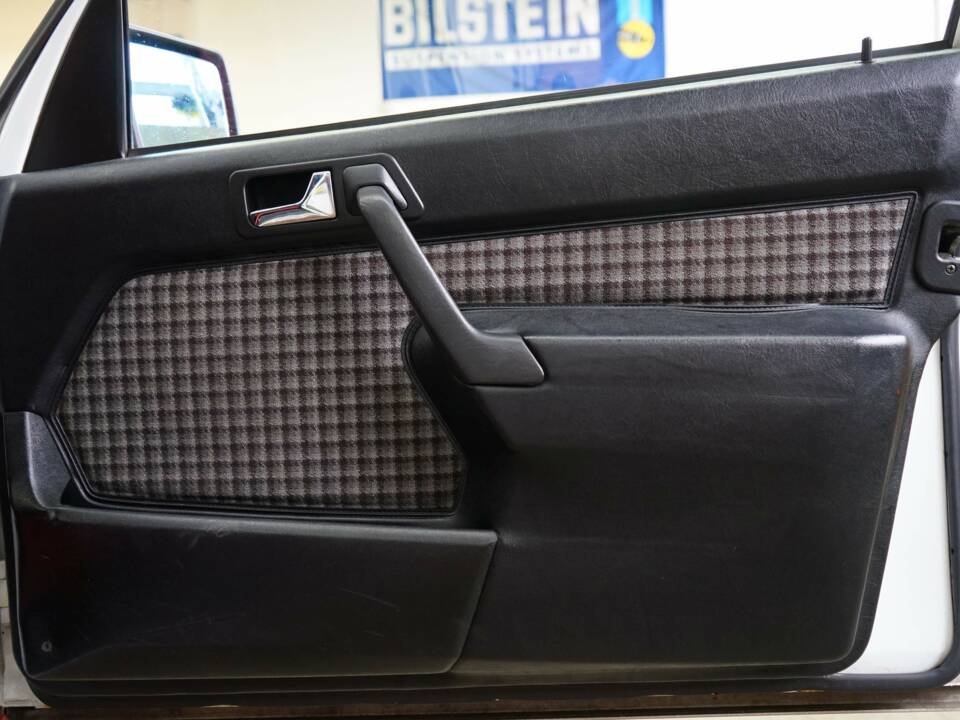 Imagen 23/36 de Mercedes-Benz 190 E 2.6 (1990)
