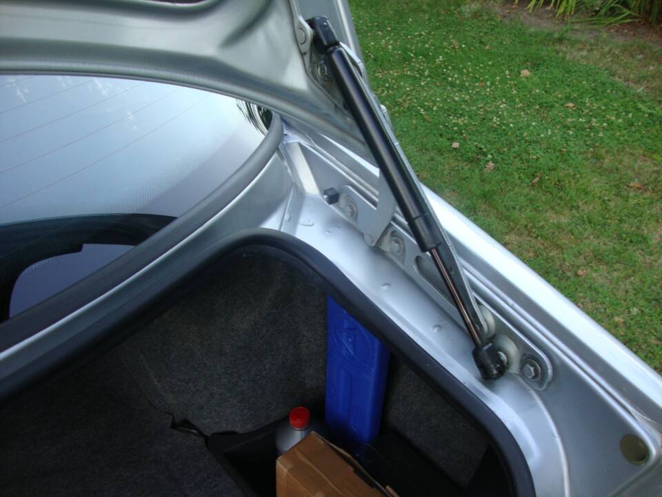 Afbeelding 32/39 van BMW 316i (1993)