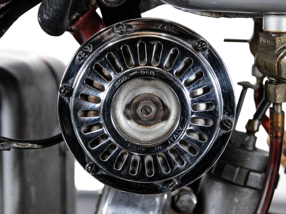 Image 20/25 of Beta DUMMY (1953)