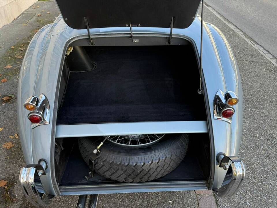 Image 14/21 of Jaguar XK 120 SE OTS (1954)