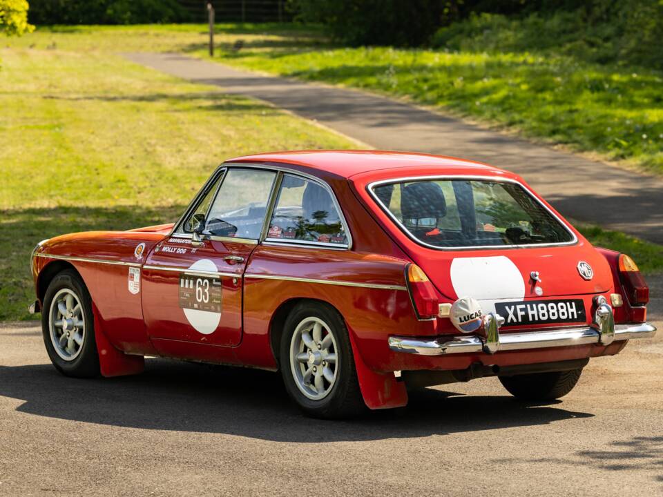 Image 3/50 of MG MGB GT (1970)